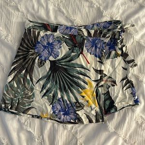 HURLEY TROPICAL PRINTED WRAP SKIRT